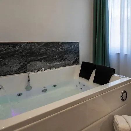 Mare Luxury 4* Neapol