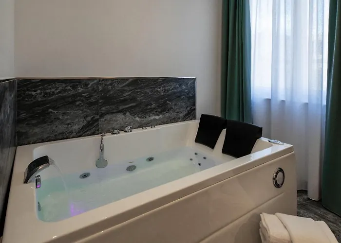 Mare Luxury 4* Neapol